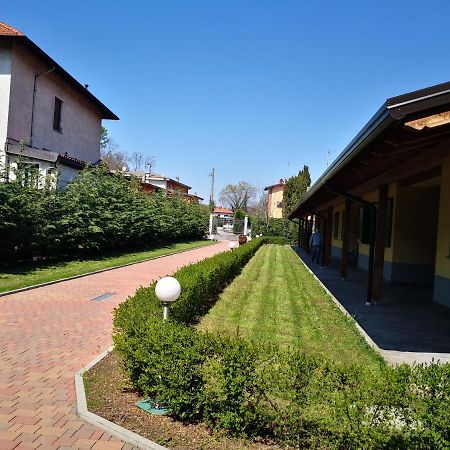Orange Motel Vergiate Exterior foto