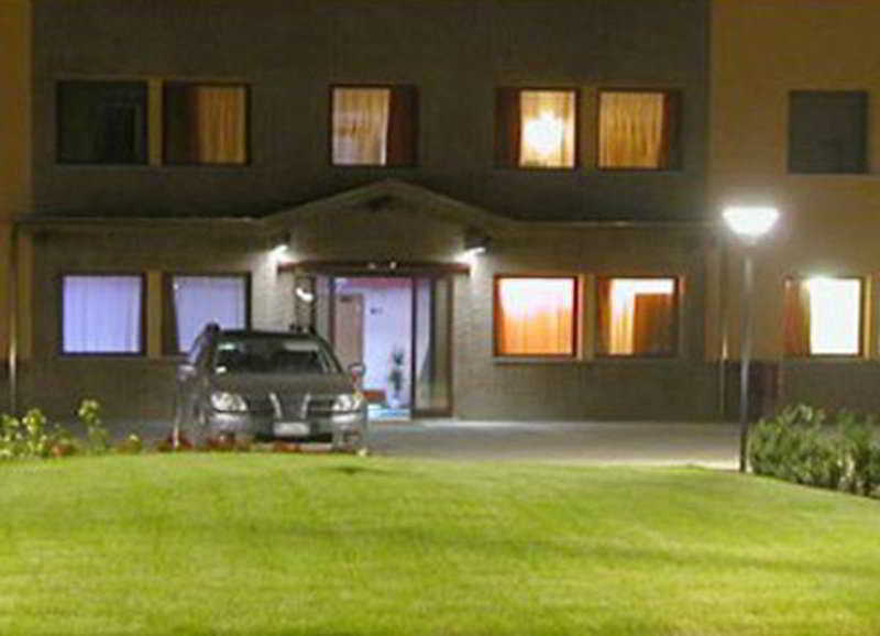 Orange Motel Vergiate Exterior foto